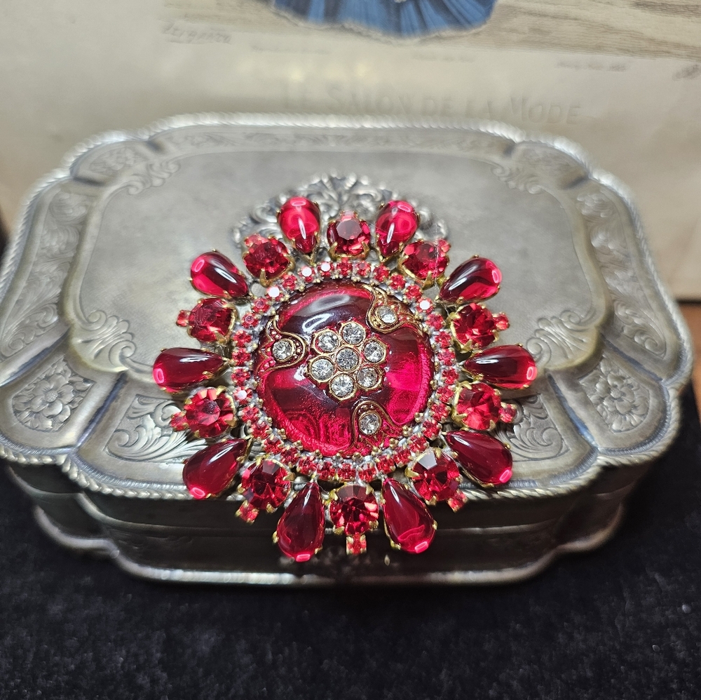 Vintage Czech brooch,ruby red glass crystals, art glass at the center.